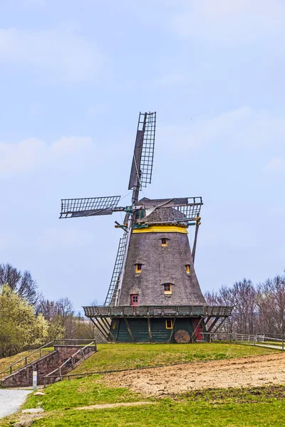 Velho moinho de vento no Hessenpark — Fotografia de Stock