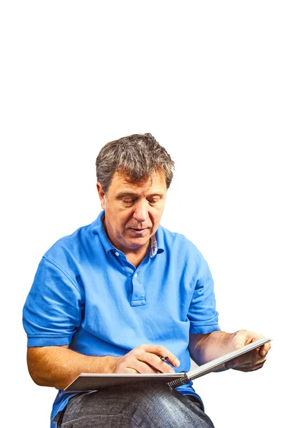 Άνθρωπος που γράφει σε ένα βιβλίο — Φωτογραφία Αρχείου