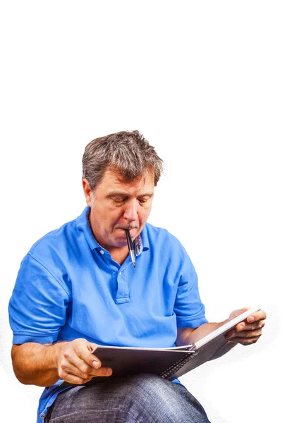 Hombre escribiendo en un libro —  Fotos de Stock