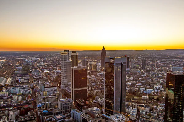 Frankfurt am main i skymningen — Stockfoto