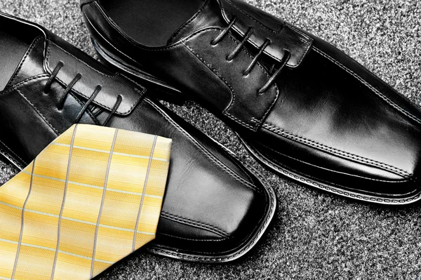 Dress shoes and necktie — Stock Photo, Image