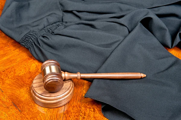 Gown and gavel — Stock Photo, Image