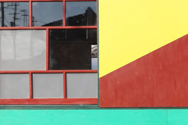 Altes Holzfenster gestrichen — Stockfoto