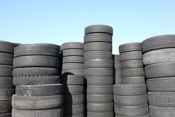 Neumáticos viejos — Foto de Stock