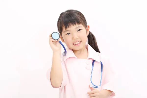 Een klein meisje verpleegster — Stockfoto