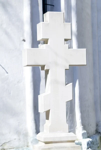 Kreuz auf dem Grab — Stockfoto