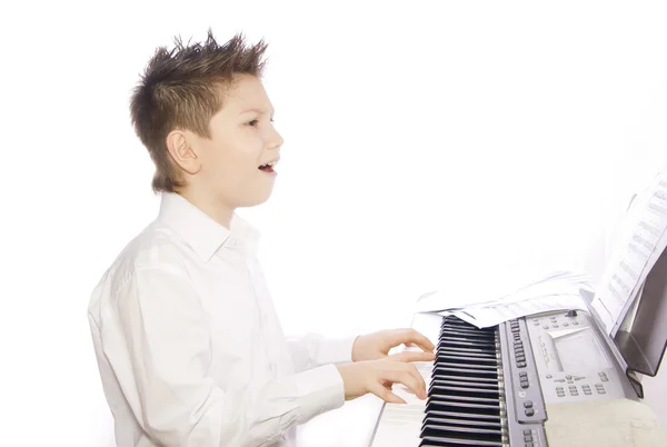 Boy playing piano — Stock Photo, Image
