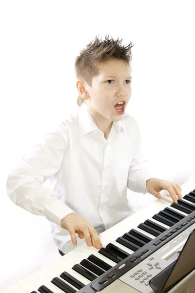 Niño tocando el piano —  Fotos de Stock