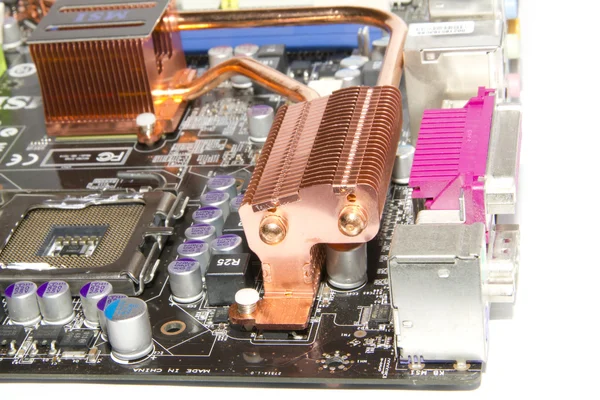 Sistema de enfriamiento de cobre en la placa base de la PC —  Fotos de Stock