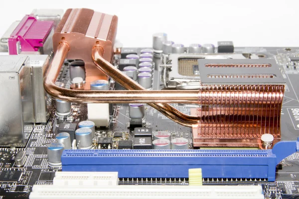 Sistema de enfriamiento de cobre en la placa base de la PC —  Fotos de Stock