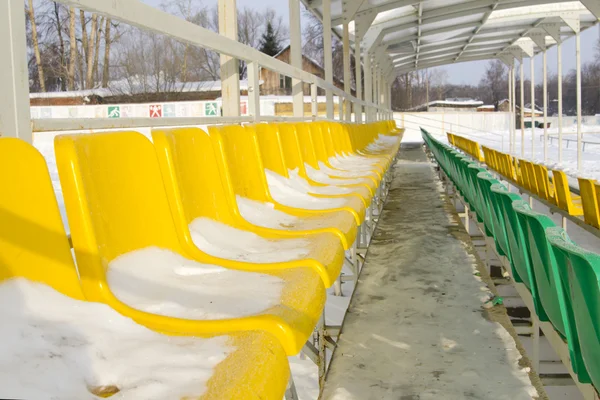Футбольный стадион зимой — стоковое фото