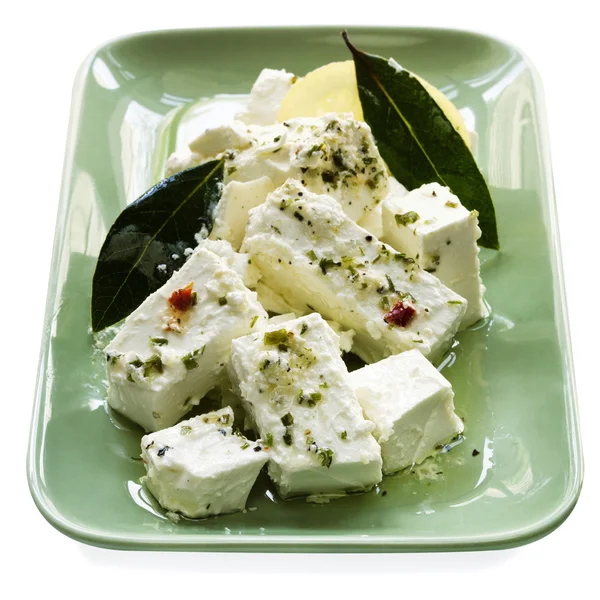 Маринованный сыр Фета с листьями залива — стоковое фото