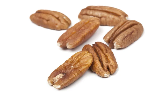 Pekanové ořechy nad bílá — Stock fotografie