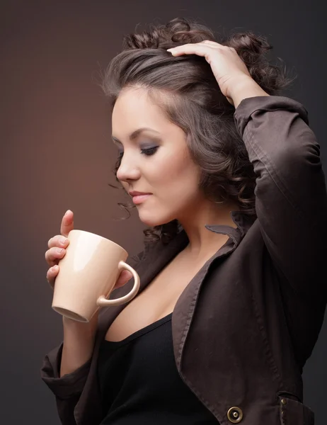 Beauty girl with coffee cup — Stock Photo, Image