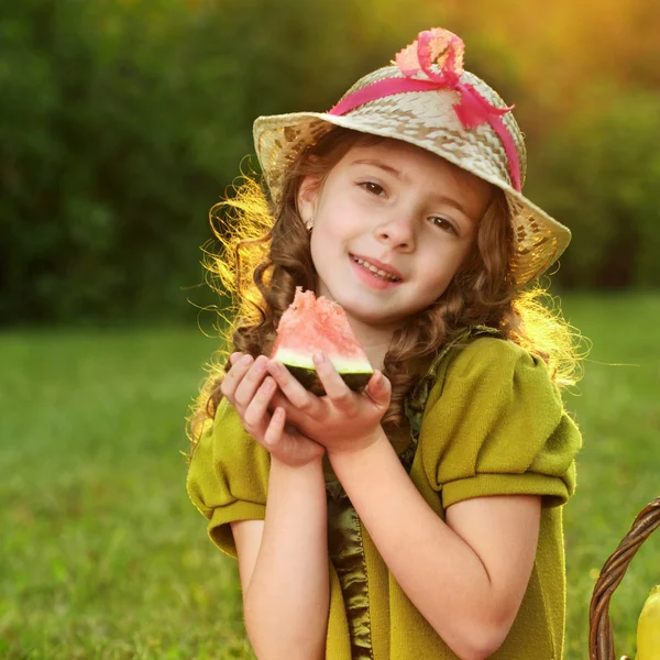Chica de belleza con rodaja de melón — Foto de Stock