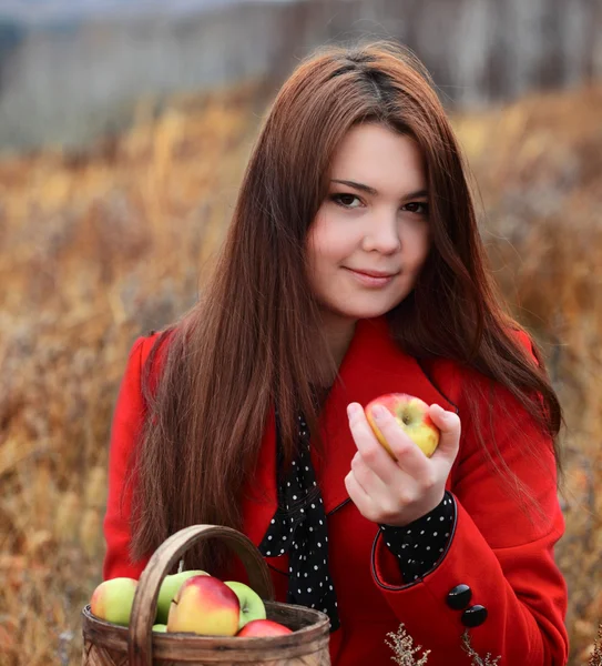 Beauty girl with apple outdoors — Stock Photo, Image