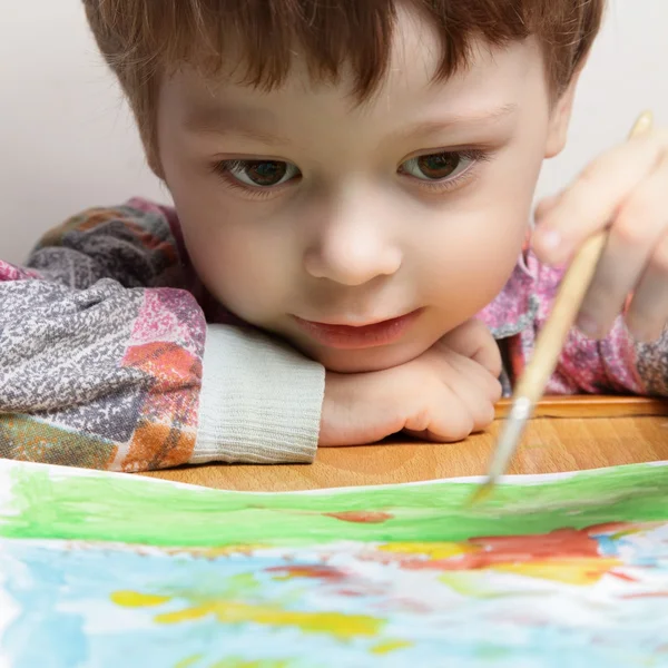 Niños felices dibujan cuadro — Foto de Stock