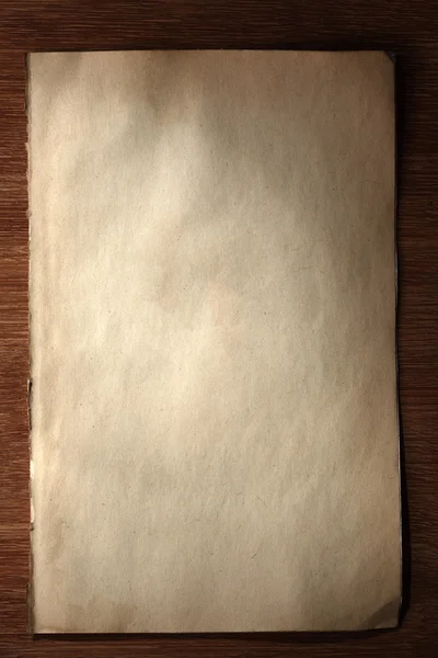 Oud papier op houten dek — Stockfoto