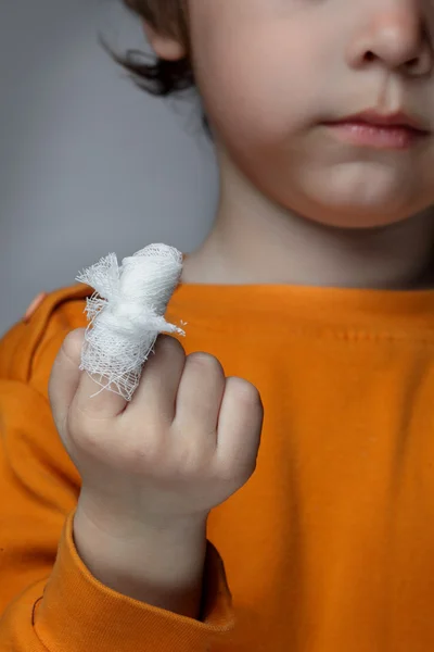 Boy with a wound on his finger — Stock Photo, Image