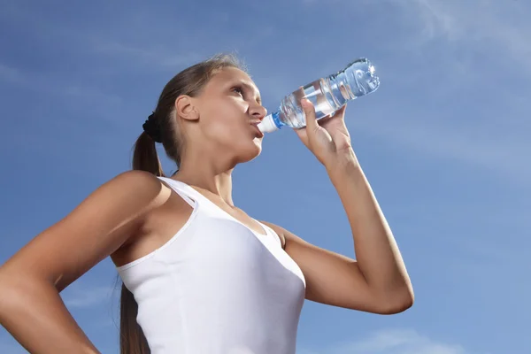 Beauty girl drink water — Stock Photo, Image