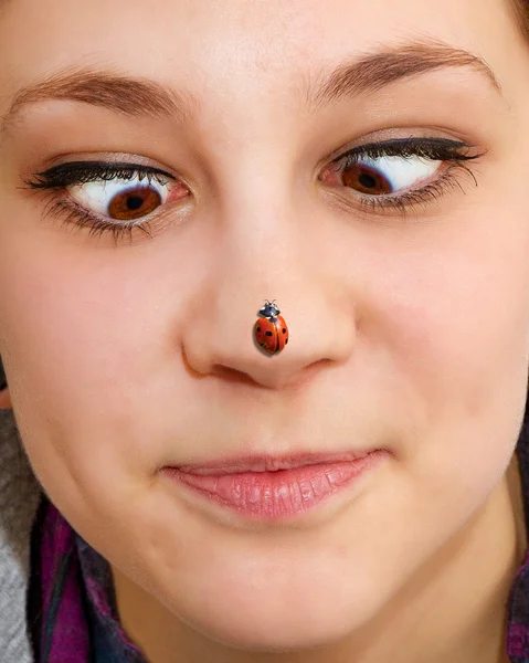 Marienkäfer auf der Nase — Stockfoto
