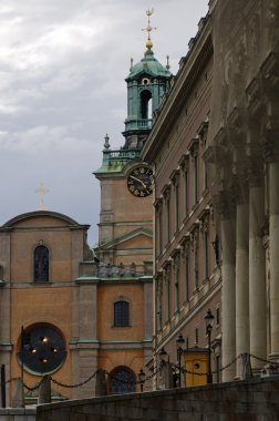 Stockholm Kraliyet Sarayı (Kungliga slottet) ve Katedrali (Storkyrkan)