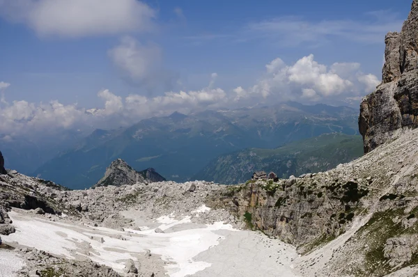 Rotsachtige landschap in de Italiaanse Dolomieten — Stockfoto