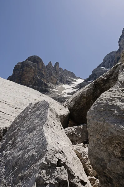 Paysage rocheux dans les Dolomites italiennes — Photo