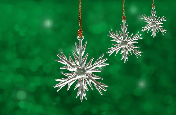 Imagem sonhadora de ornamentos de Natal floco de neve de vidro — Fotografia de Stock