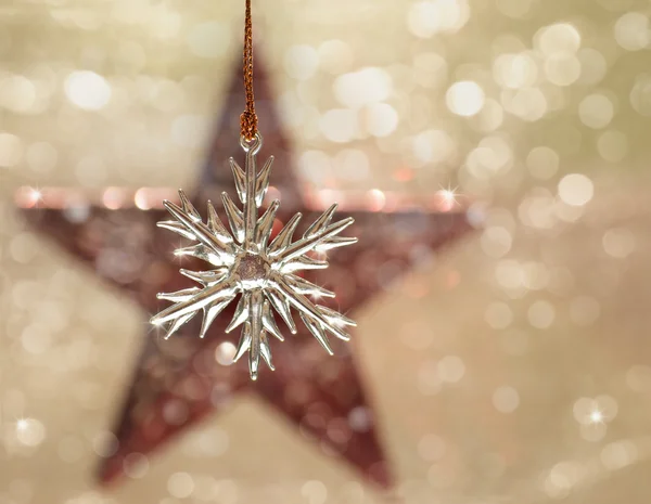 Verträumtes Bild eines weihnachtlichen Glasschmucks — Stockfoto