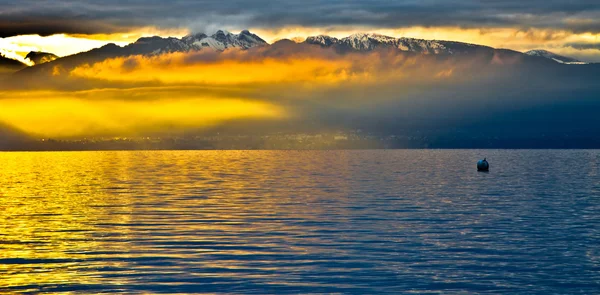 Lever de soleil à Chablais Alpes — Photo