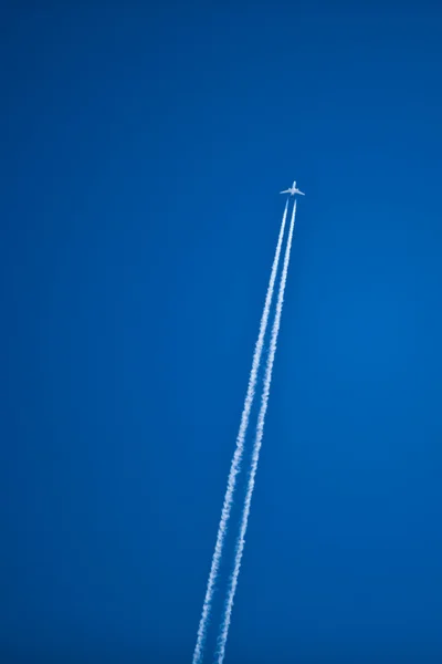 Avión y sendero — Foto de Stock