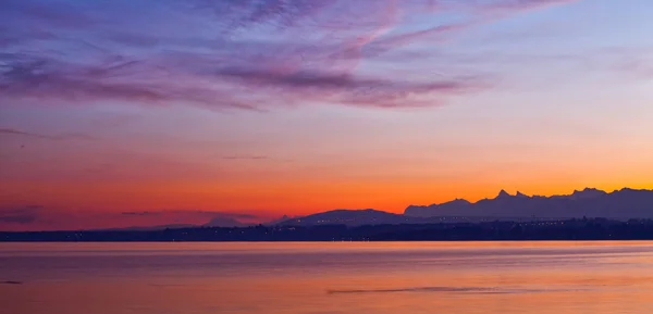 Zonsopgang op het meer van Genève — Stockfoto