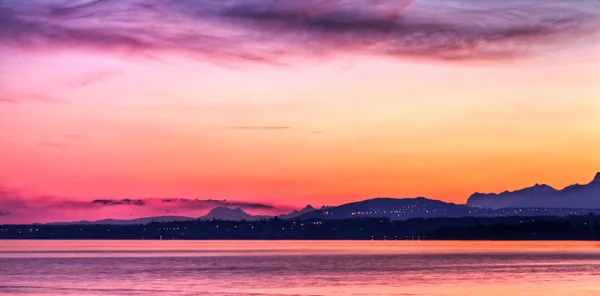 Cenevre Gölü güneş doğarken — Stok fotoğraf