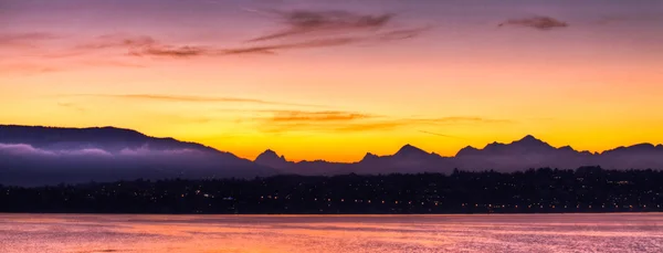 Východ slunce na Ženevské jezero — Stock fotografie
