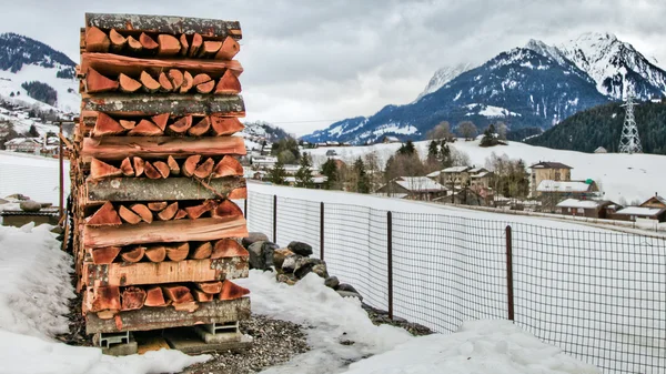 Drewno opałowe zimą — Zdjęcie stockowe