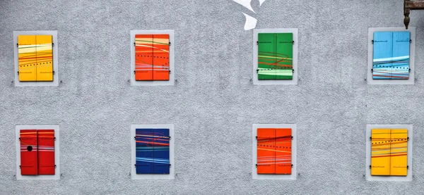 Obturador de ventana suizo multicolor — Foto de Stock