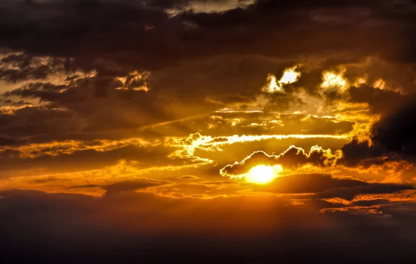 Sol e nuvens — Fotografia de Stock