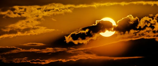 Sonne und Wolken — Stockfoto