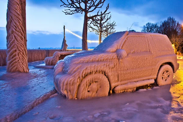 氷覆われた車 — ストック写真