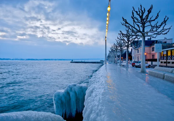 Eisige Uferpromenade, Genfersee, Schweiz — Stockfoto