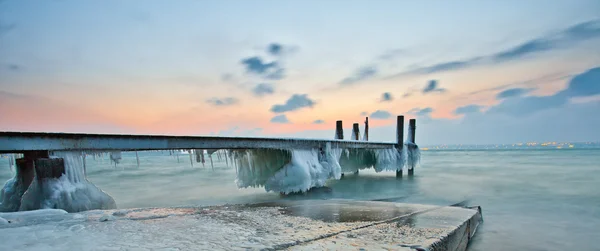 Donmuş pier — Stok fotoğraf