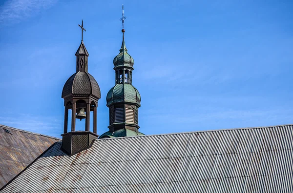 Glocke und Kirchturm — Stockfoto