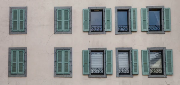 หน้าต่างฝรั่งเศสเก่า — ภาพถ่ายสต็อก