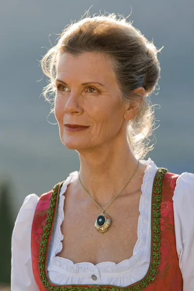Porträt einer bayerischen Frau in Tracht — Stockfoto