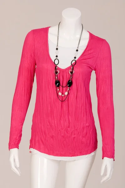 T-shirt rosa com corrente — Fotografia de Stock