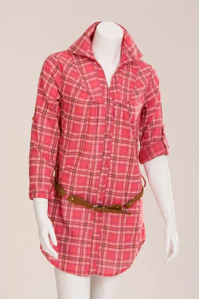 Kemer ile kırmızı bluz — Stok fotoğraf