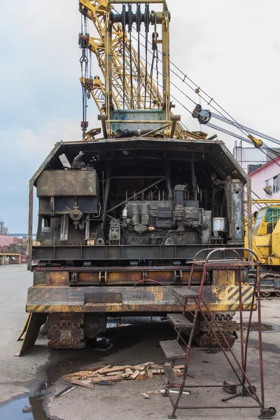 Repair of the old crane — Stock Photo, Image