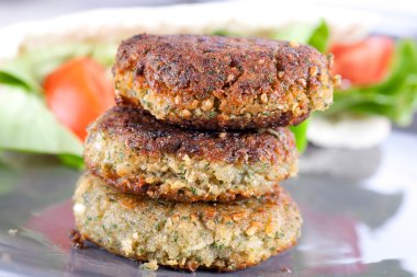 Üç falafel köftesi