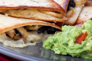 siyah fasulye quesadillas